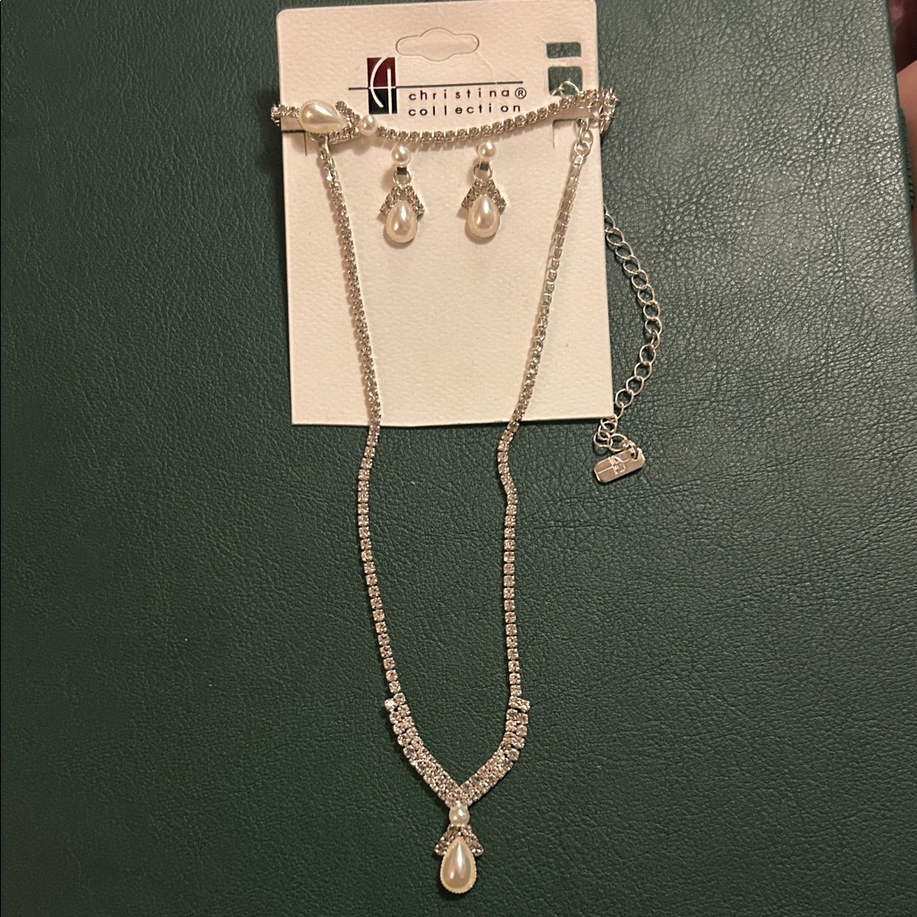 Silver And Pearl Jewelry Set